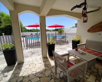 ريزيدنس تي فيليدج كريولي - بوانت-أ-بيتر - شرفة