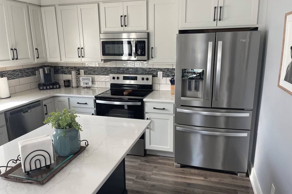 Charming 3-bedroom, 2-12/ bath house with AC, WiFi in peaceful Fortville
