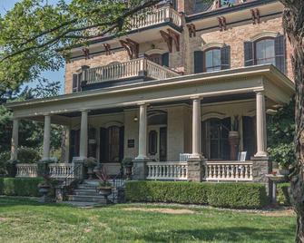 Relaxing Retreat in Kingston! Near Ulster Performing Arts Center, Free Parking - Kingston - Gebouw