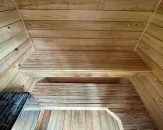 Serene Tiny Home Oasis: Sauna & Cold Plunge - Sanford