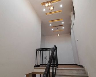 Spacious 5-bedroom house in fabulous Bishoftu with Lake view - Bishoftu - Stairs