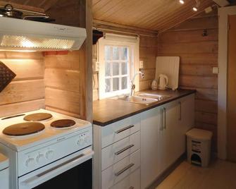 Gorgeous home in Farsund with kitchen - Farsund - Kjøkken