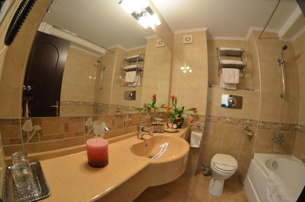 Richmond Hotel - מאמאיה - חדר רחצה