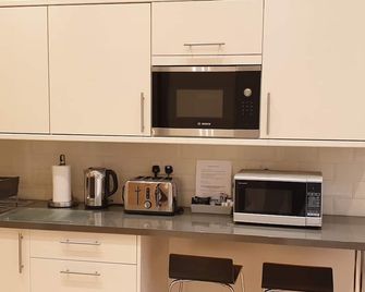 London Luxury Studio Flat 4 Min to Ilfor - Ilford - Kitchen