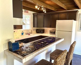 A California Dream Escape - Costa Mesa - Kitchen