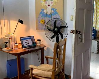 Downstairs Bedroom at Robin Hood guesthouse - Port Antonio