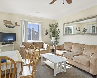 Montauk Oceanside Suites - Montauk - Living room