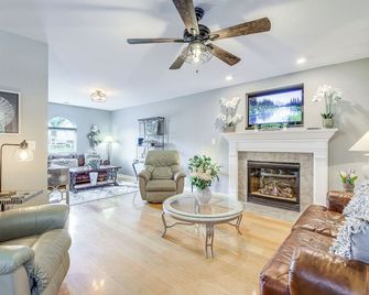 Home Sweet Home' w/ Private Pool + Patio! - Knoxville - Living room