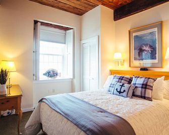 Newport Bay Club and Hotel - Newport - Bedroom