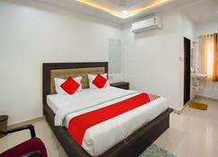 OYO Flagship 815341 Hotel New Happy Hours - Bhilai - Schlafzimmer
