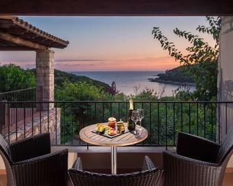Mövenpick Resort Agios Nikolaos Sivota - Sivota - Balcón