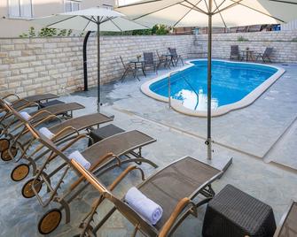 Apartments Zuvela - Split - Pool