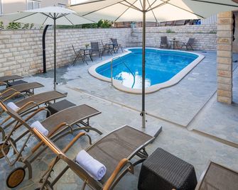 Apartments Zuvela - Split - Pool