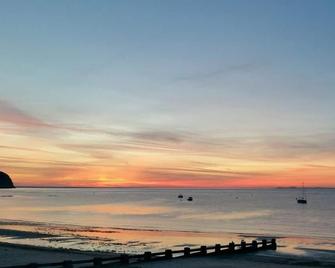 Superior Apartment at Beachcomber Holiday Apartments - Swanage - Beach