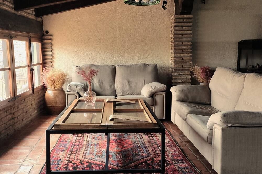 هوتل بوزادا مايور دي ميجلوا