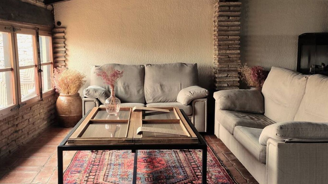 هوتل بوزادا مايور دي ميجلوا