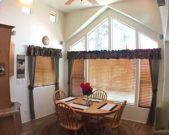 Sweet, Impeccable Cabin In The Pines ! Hiking, Lakes! - Show Low - Dining room