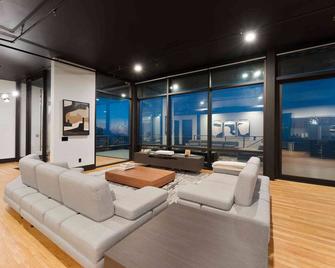 Wander Palomar Mountain - Pauma Valley - Living room