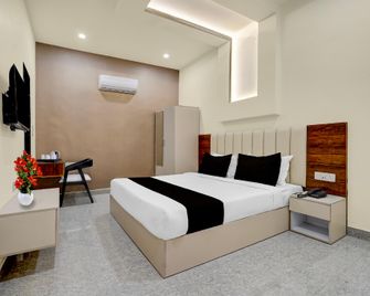 Super Townhouse Subharti University Meer - Meerut - Bedroom