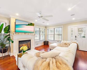Sea Bright Beach Oasis! 75 Ft From The Beach - Water Views & Spectacular Sunsets - Sea Bright - Salon