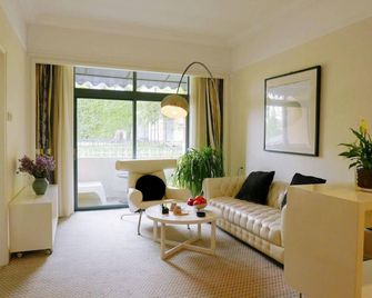 Qingdao The Castle Hotel - Qingdao - Living room