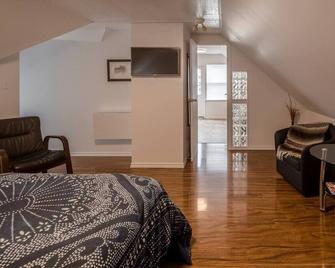 Hiltz House Cellar Suite Near Halifax Ferry - Dartmouth - Bedroom