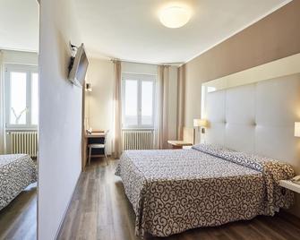 Hotel Europa - Desenzano del Garda - Schlafzimmer