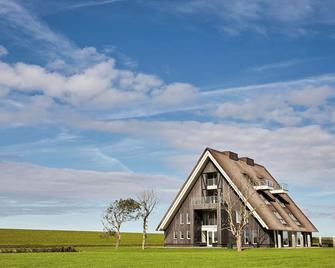 Luxury 22 person group house - Niawier - Edificio