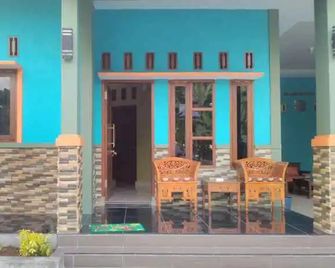 Penginapan Keluarga 215 - Anyar - Innenhof