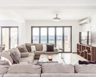 Oceanview lux Villa + Infinity pool, Chef & Butler - Whitehouse - Living room