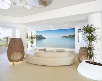 Grupotel Tamariscos - סיוטדליה דה מנורקה - לובי