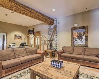 Crested Butte Studio with Community Hot Tub and Pool! - Crested Butte - Living room
