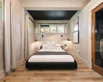 HostWise Stays 2 Apartments in 1 - Great Privacy, Beautiful Space! - Pittsburgh - Schlafzimmer