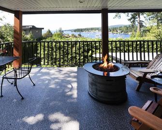 Sea-esta Suite with Ocean Views in Brentwood Bay - Brentwood Bay - Balcony