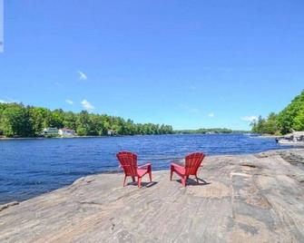 Muskoka Cottage Rental on Moon River! - Bala - Beach