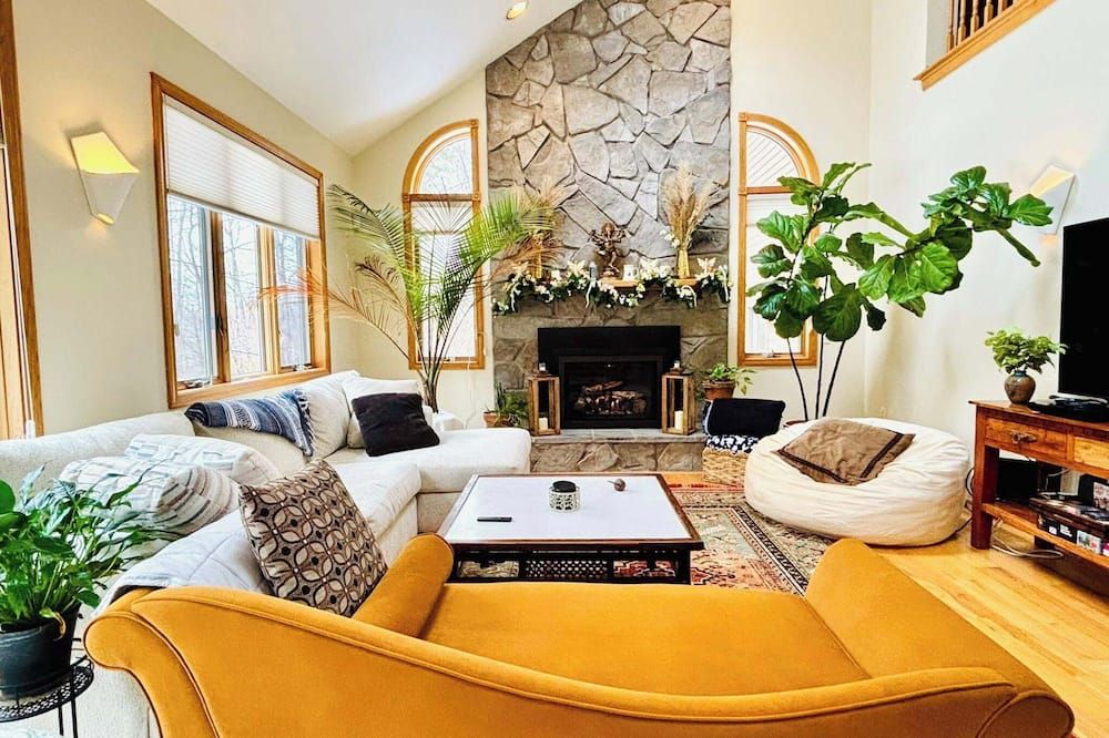 Hummingbird Haven is a woodland retreat surrounded by Nature and Local Charm.