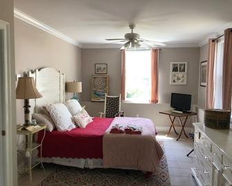 Josephine's on the Bay Bed and Breakfast - Hull - Спальня