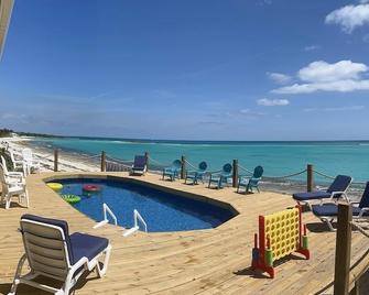 Bella Mare' : Bahamas Oceanfront Rental with Large Hot Tub and Pool. - Green Turtle Cay - Pool