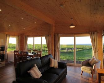 The Chalet, Holidays for All - Dunbar - Huiskamer