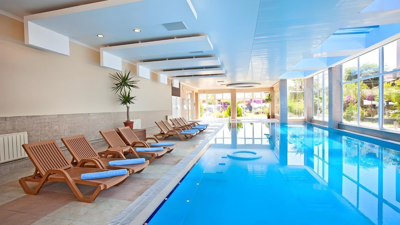 هوتل تيتان سيلكت