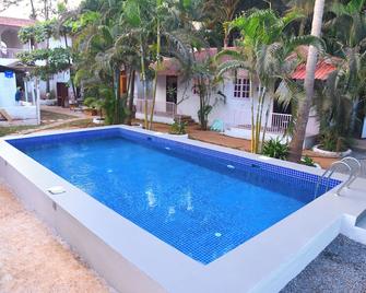 Arambol Sweet Lake Resort - Arambol - Piscina