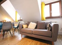 Colmar City Center - Appartement Petit Ours - Bookingalsace - Colmar - Vardagsrum