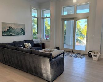 Calm Waters - Private Beachfront Villa. No Crowds. Just Ocean. - Flamingo Pond - Sala de estar