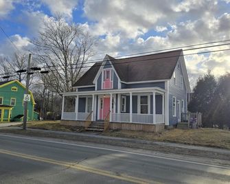The Stirton House - Shelburne - Building