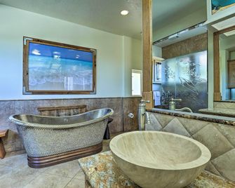 Charming Temecula Home w/ Hot Tub, Mountain Views! - Temecula