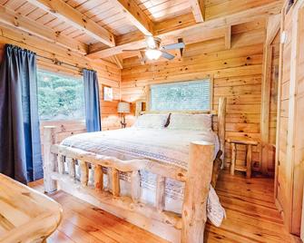 J Willy's Refuge - Townsend - Bedroom