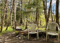 Mt Rainier Little Green Cabin On Big Creek! - Ashford - Binnenhof