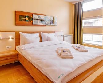 Hotel Airstar - Surčin - Bedroom