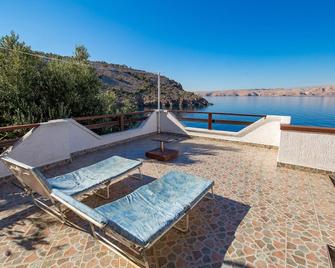 2 bedroom nice apartment in Jablanac - Jablanac - Balcón