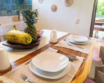 El Zonte - Casa Tia Tita Special Beach Front Property - Full House - El Sunzal - Dining room